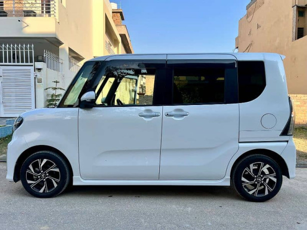 daihatsu-tanto-2022-big-0