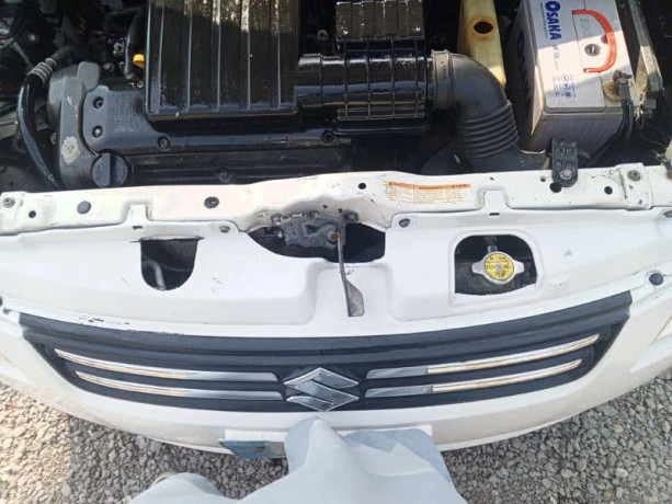 suzuki-swift-dlx-2011-big-14