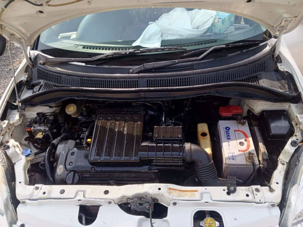 suzuki-swift-dlx-2011-big-5