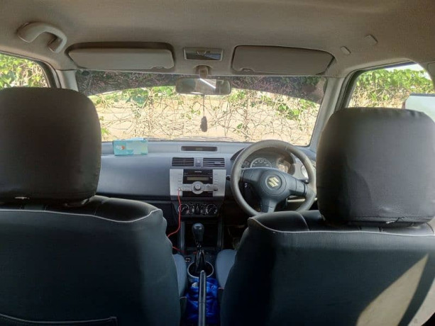 suzuki-swift-dlx-2011-big-10