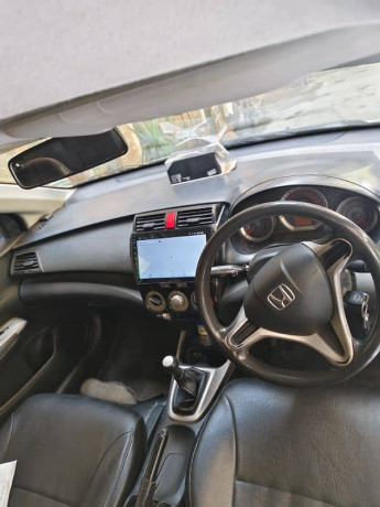 honda-city-ivtec-2010-big-4