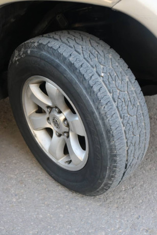 toyota-prado-2002-big-10