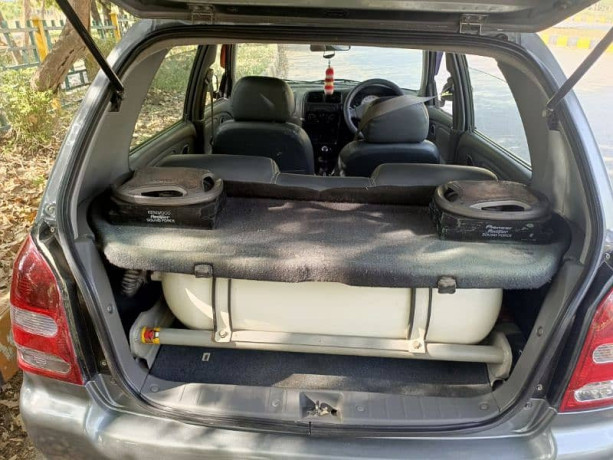 suzuki-alto-vxr-2010-big-9