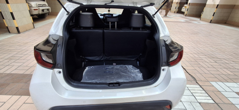 toyota-yaris-x-package-202124-pearl-white-big-3