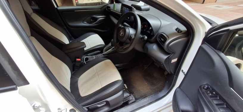 toyota-yaris-x-package-202124-pearl-white-big-6