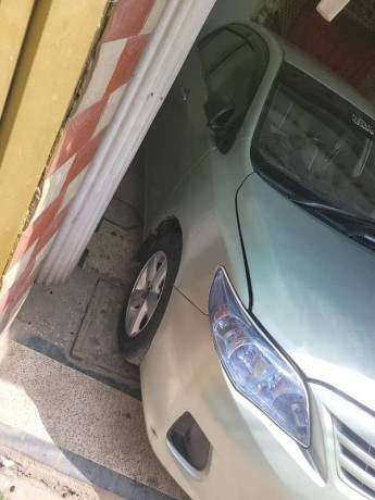 toyota-corolla-gli-2010-big-8