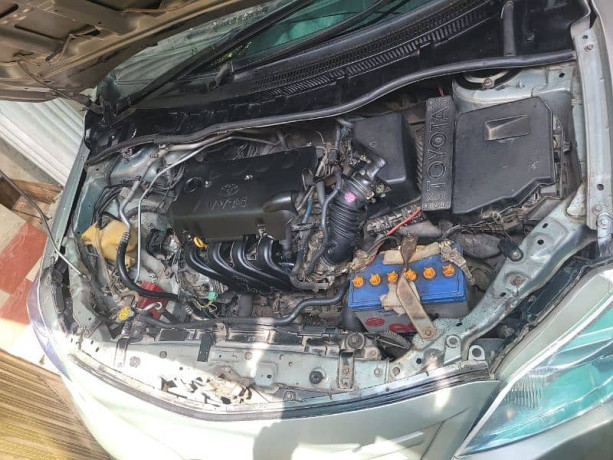 toyota-corolla-gli-2010-big-7