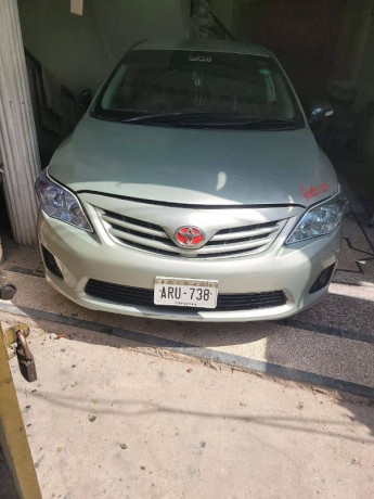 toyota-corolla-gli-2010-big-9