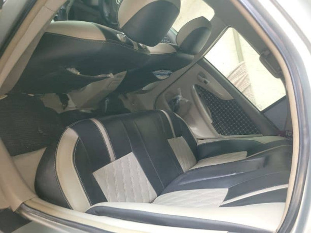 toyota-corolla-gli-2010-big-5