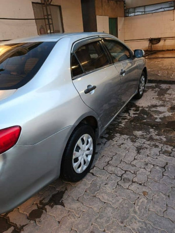 toyota-corolla-gli-2010-big-10