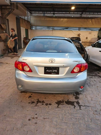 toyota-corolla-gli-2010-big-7