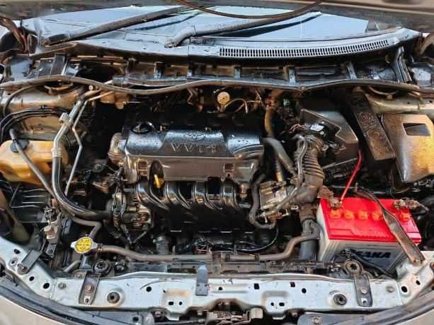 toyota-corolla-gli-2010-big-5