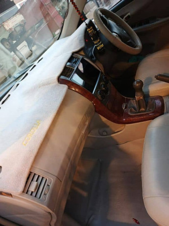toyota-corolla-gli-2010-big-6