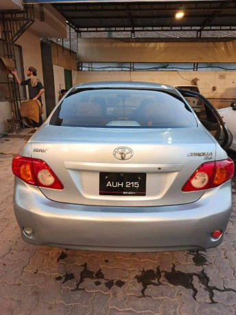toyota-corolla-gli-2010-big-9