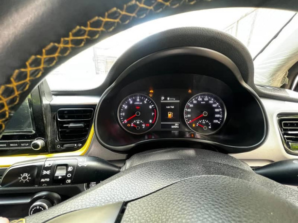 kia-stonic-ex-2022-model-big-15