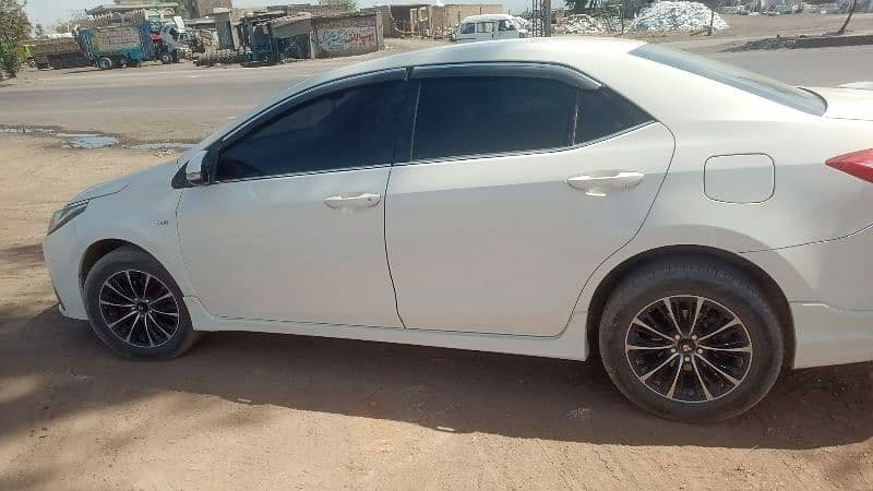 toyota-corolla-gli-2015-big-3