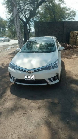 toyota-corolla-gli-2015-big-0