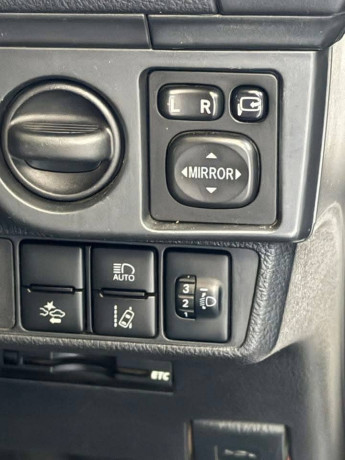 toyota-corolla-axio-hybrid-pearl-white-big-6