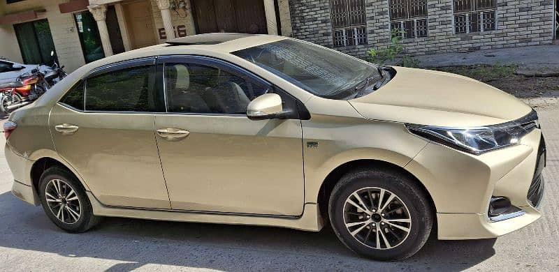 toyota-corolla-altis-grande-2015-autimatic-18-full-option-big-4