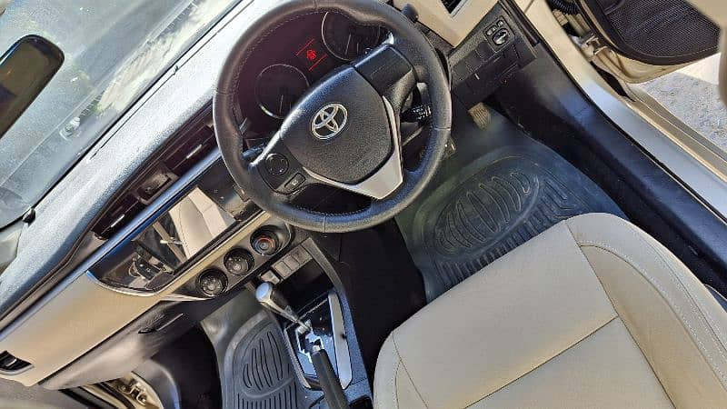 toyota-corolla-altis-grande-2015-autimatic-18-full-option-big-13