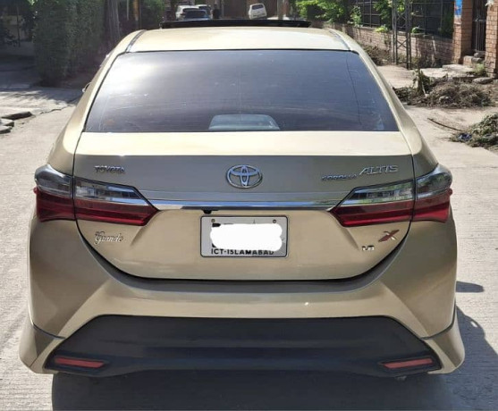 toyota-corolla-altis-grande-2015-autimatic-18-full-option-big-0