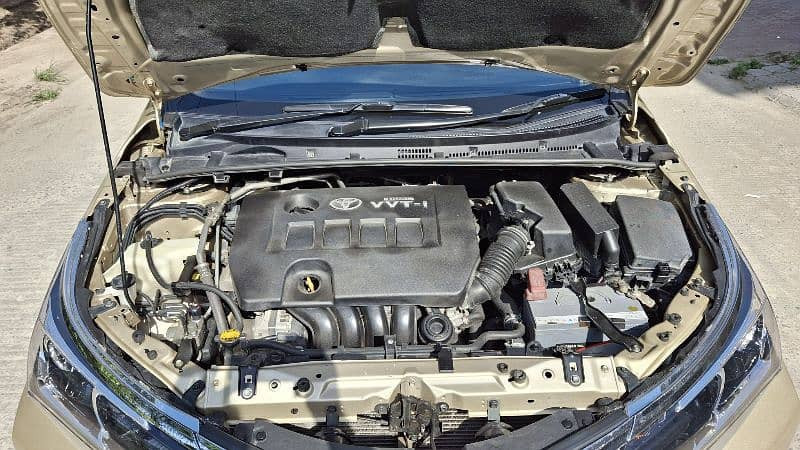 toyota-corolla-altis-grande-2015-autimatic-18-full-option-big-11