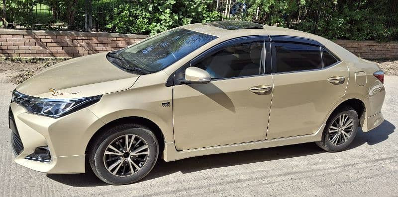 toyota-corolla-altis-grande-2015-autimatic-18-full-option-big-3