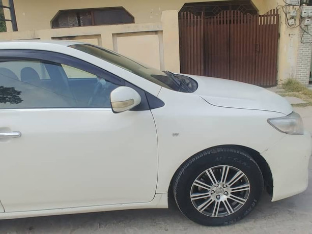 toyota-corolla-gli-13-vvti-2013-big-4
