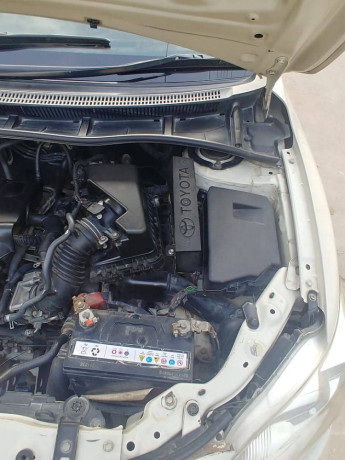 toyota-corolla-gli-13-vvti-2013-big-8