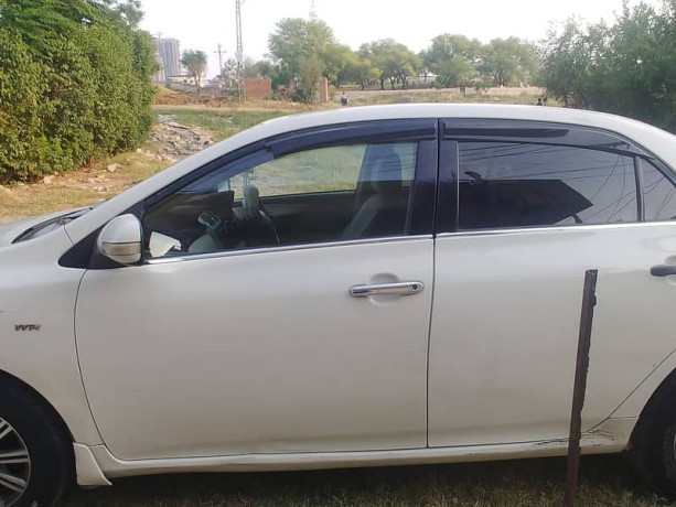toyota-corolla-gli-13-vvti-2013-big-5