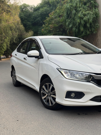 honda-city-15l-aspire-cvt-big-2