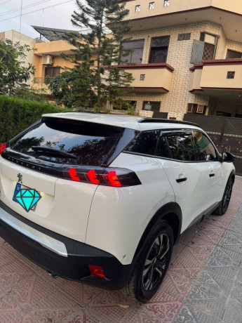 peugeot-2008-allure-2023-big-4