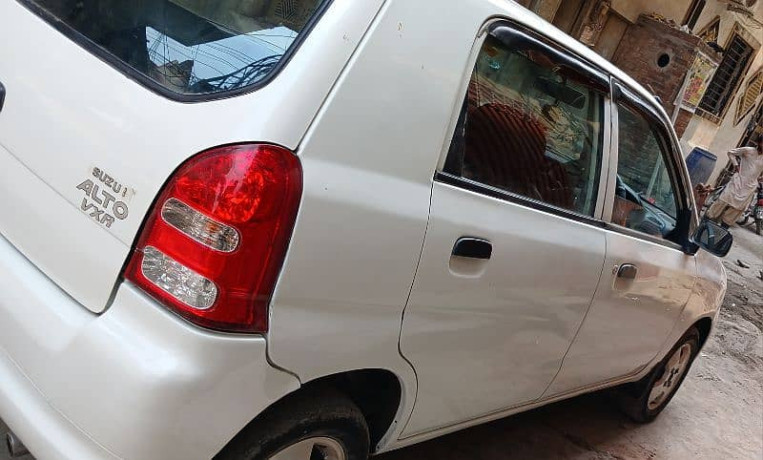 suzuki-alto-2010-big-11
