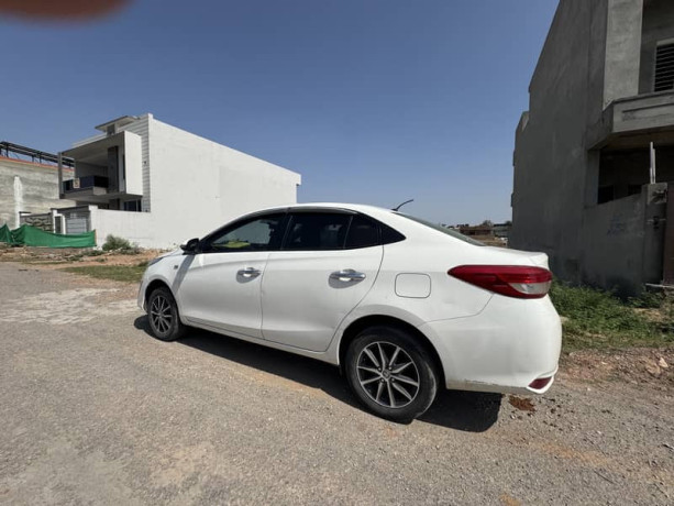 toyota-yaris-15-ativ-x-big-3