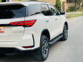 toyota-fortuner-legender-small-3
