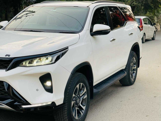toyota-fortuner-legender-big-1