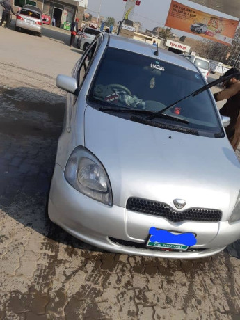 toyota-vitz-2013-big-0