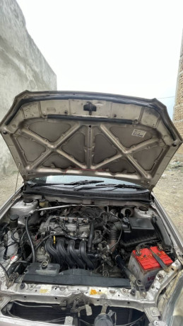 toyota-carolla-gli-2006-big-10