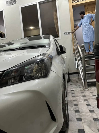 toyota-vitz-model-2015-impreg-2018push-start-big-5