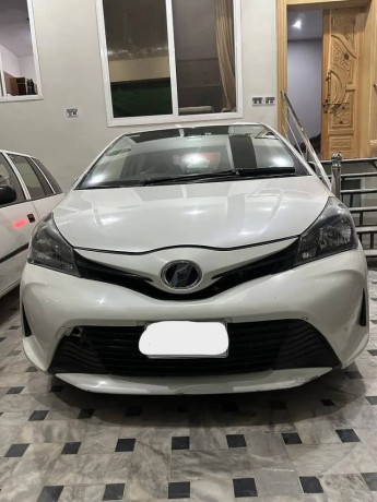 toyota-vitz-model-2015-impreg-2018push-start-big-0