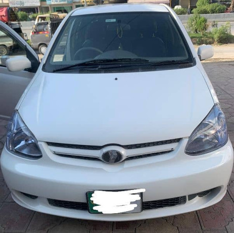 toyota-platz-2004-big-0