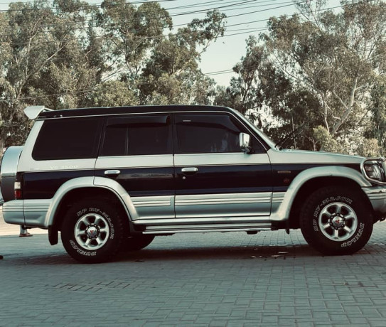 mitsubishi-pajero-exceed-35-1994-big-5