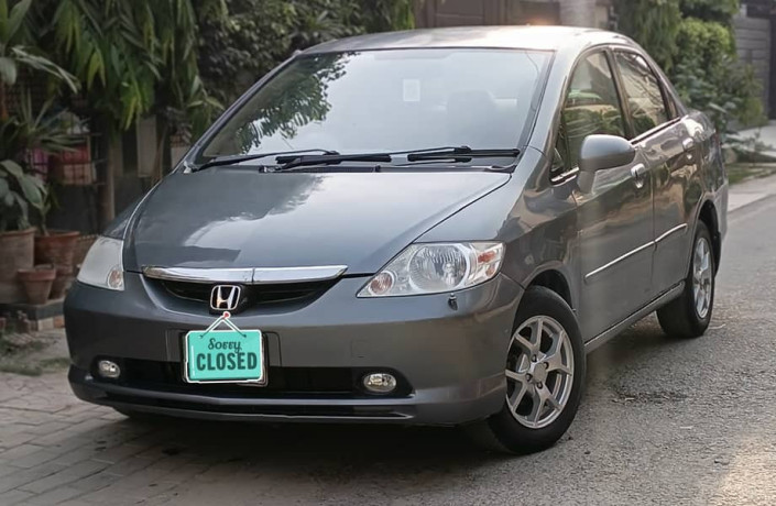 honda-city-2004-model-family-use-car-big-1