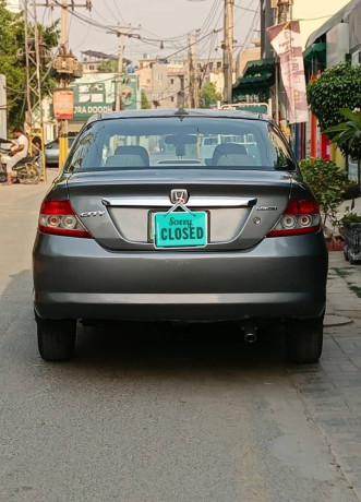 honda-city-2004-model-family-use-car-big-2