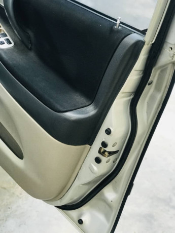 suzuki-liana-2006-big-14