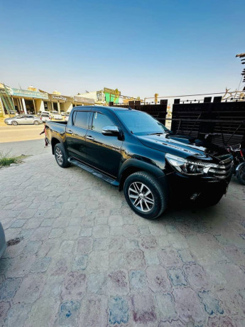 toyota-hilux-revo-v-automatic-30-2017-big-3