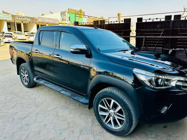 toyota-hilux-revo-v-automatic-30-2017-big-1