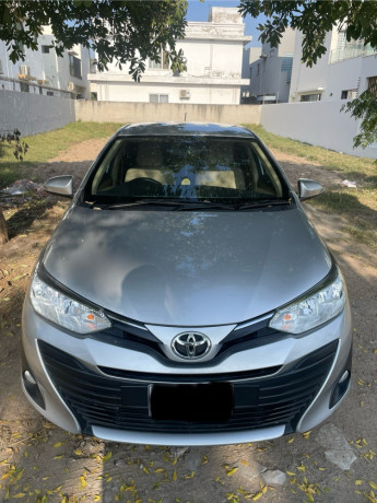 toyota-yaris-sedan-ativ-cvt-13-big-0