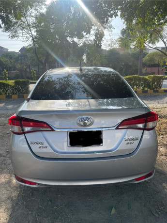 toyota-yaris-sedan-ativ-cvt-13-big-5