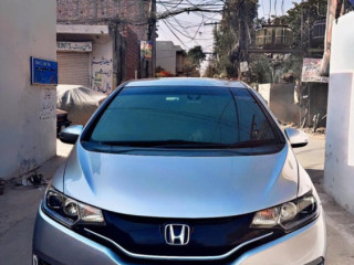 honda-fit-15-hybrid-rs-fully-loaded